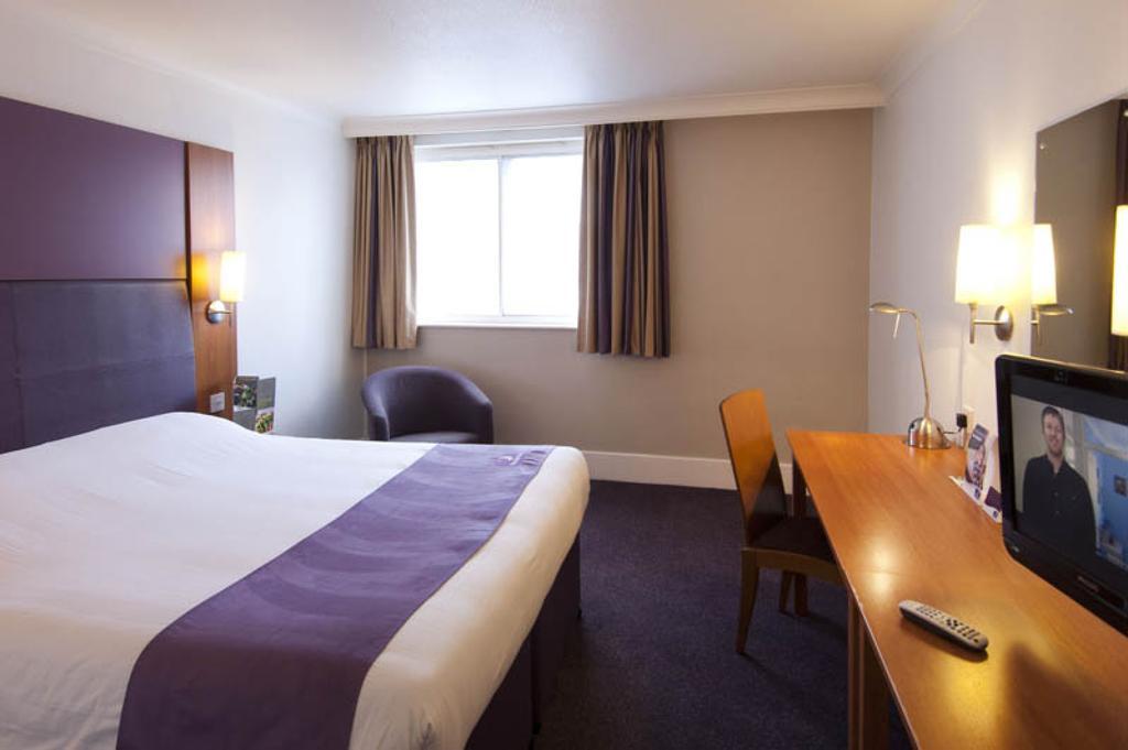 Premier Inn Woking West - A324 Kamer foto