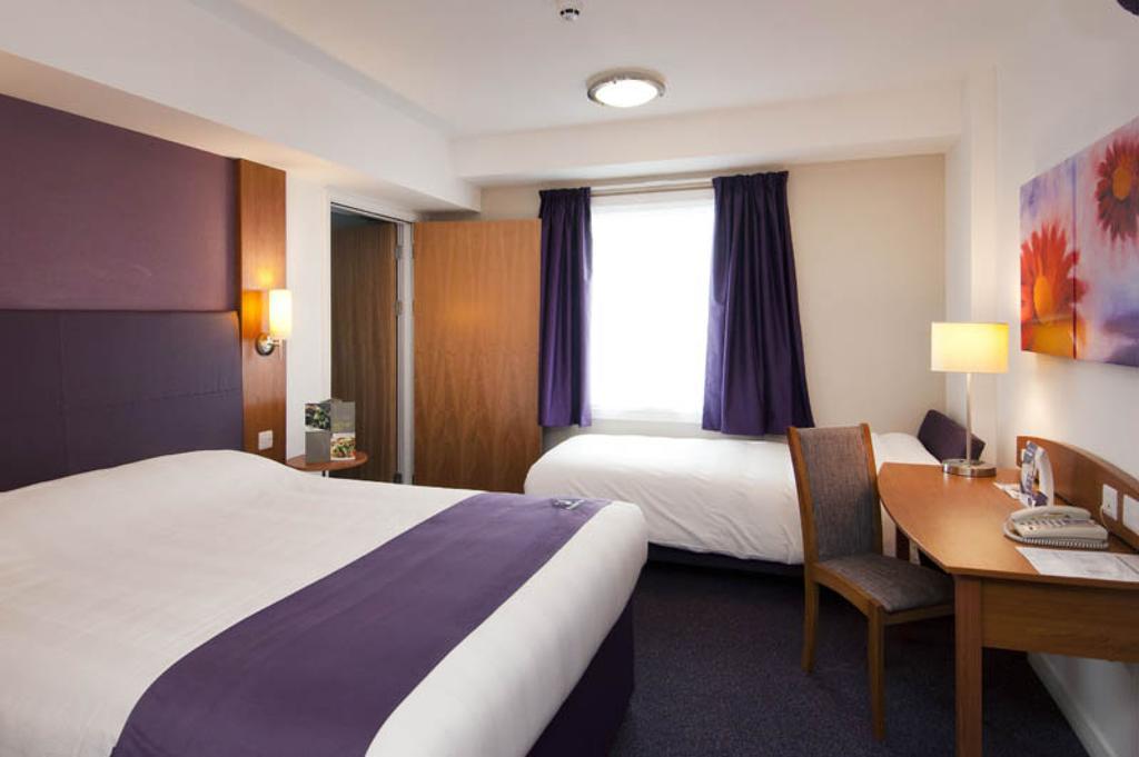 Premier Inn Woking West - A324 Kamer foto