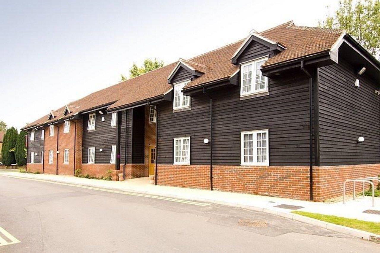 Premier Inn Woking West - A324 Buitenkant foto
