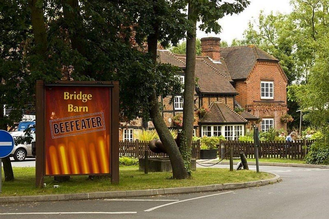 Premier Inn Woking West - A324 Buitenkant foto